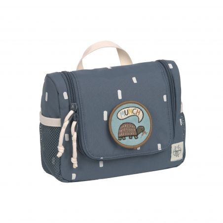 Blaue Lunch-Tasche mit Schildkröten-Patch MUNCH, weißem Henkel und seitlichen Mesh-Taschen.