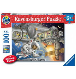Ravensburger 13366 Puzzle, 100 Teile: Weltraumstation mit Astronauten im Inneren und außerhalb der Station.