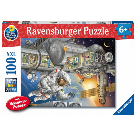 Ravensburger 13366 Puzzle, 100 Teile: Weltraumstation mit Astronauten im Inneren und außerhalb der Station.