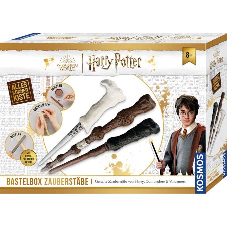 Harry Potter Bastelset für Zauberstäbe mit Abbildungen von drei Zauberstäben und einem Foto von Harry Potter.
