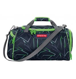 Dunkelblaue-grüne Duffelbag mit geometrischem Muster, grauem Gurt und Step by Step-Label auf der Vorderseite.