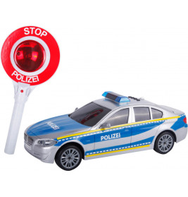 Deutsches Spielzeug-Polizeiauto mit Polizei-Aufschrift und rotem Stoppschild mit Stop Polizei-Text.