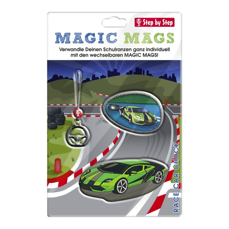 Magic Mags Set: Rennwagen-Motiv mit grünem Auto, Rennstrecke, Schlüsselanhänger und Abzeichen für Schulranzen.