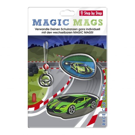 Magic Mags Set: Rennwagen-Motiv mit grünem Auto, Rennstrecke, Schlüsselanhänger und Abzeichen für Schulranzen.