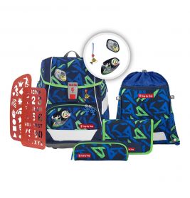 Blau-grünes Schulranzenset mit geometrischem Muster, bestehend aus Rucksack, Federmappe, Sportbeutel und Schablone.