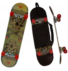 Zwei Skateboards mit Totenkopf-Design und roten Rollen, eines davon im schwarzen Tragekoffer.