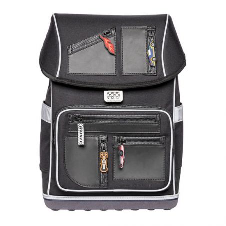 Schwarzer Rucksack mit mehreren Reißverschlusstaschen und weißer Umrandung, von vorn gesehen.