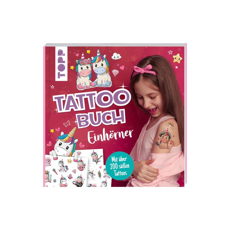 Mädchen mit Einhorn-Tattoo am Arm lächelt Buchcover Tattoo Buch Einhörner zeigt Einhorn-Illustrationen.