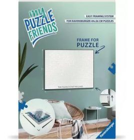 Puzzle-Rahmenbox mit der Aufschrift My Puzzle Friends und Beispielbild an einer Wohnzimmerwand.
