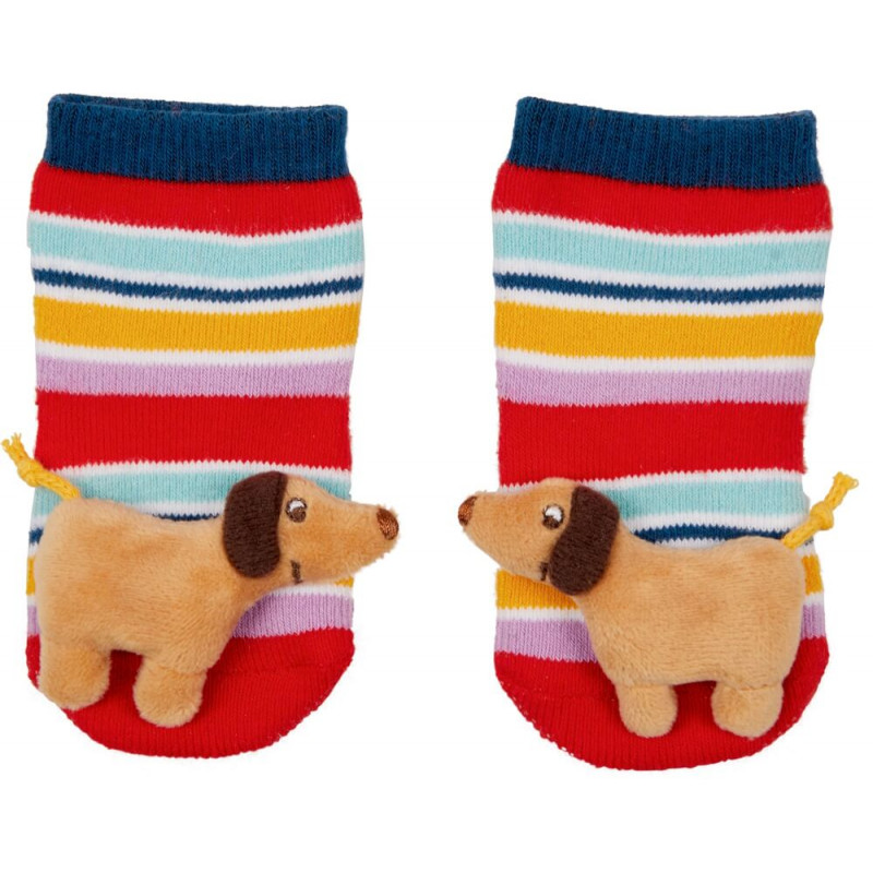 Bunte Babysocken mit Streifen und aufgesetzten Stoff-Dackeln vorn.