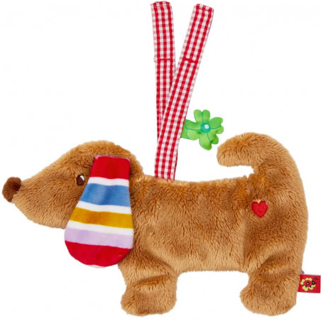 Weiches Hundespielzeug mit gestreiftem Ohr, rotem Herzaufnäher und roten Karo-Schlaufen am Rücken.