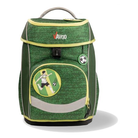 Grüner Vavco-Rucksack mit Fußball-Patches und großer Fronttasche, steht aufrecht.