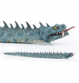 Blaue, stachelige Seeschlangenfigur mit gelben Augen und herausgestreckter roter Zunge.