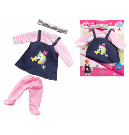 Puppenkleiderset mit pinker Strumpfhose, gestreiftem Shirt, Einhornkleid und silbernem Haarreif in Verpackung.