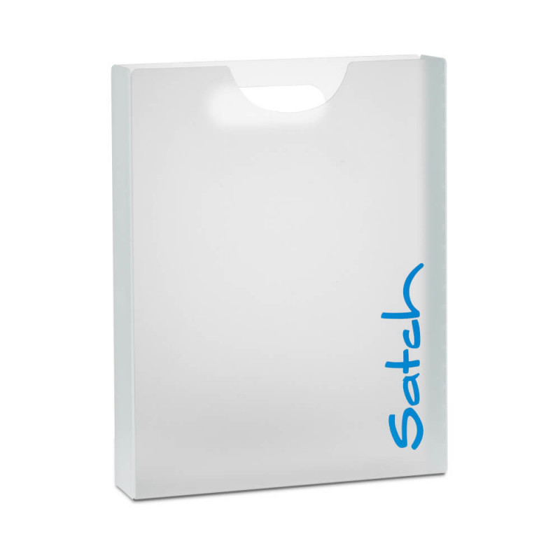 Weiße Dokumentenmappe mit kleinem Griffausschnitt und dem blauen Schriftzug Satch auf der Vorderseite.