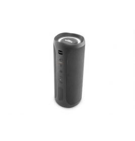 Schwarzer tragbarer Bluetooth-Lautsprecher steht aufrecht vor weißem Hintergrund.
