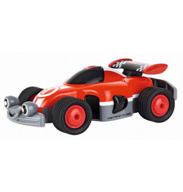 Rotes und schwarzes Spielzeug-Rennauto mit großen Rädern und Heckspoiler vor weißem Hintergrund.