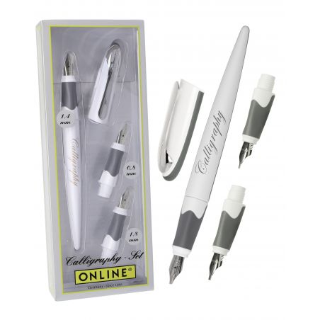 Kalligrafie-Set mit zwei Stiften, drei Federn und Kappen in durchsichtigem Etui mit Aufschrift Calligraphy Set. Kalligrafie-Set mit zwei Stiften, drei Federn und Kappen in durchsichtigem Etui mit Aufschrift Calligraphy Set.