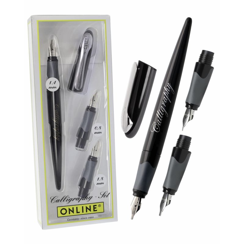 Kalligrafie-Stiftset mit drei Federn (1,4/0,8/1,8 mm), teils in Verpackung, teils außerhalb präsentiert. Kalligrafie-Stiftset mit drei Federn (1,4/0,8/1,8 mm), teils in Verpackung, teils außerhalb präsentiert.