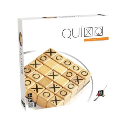 Schachtel des Brettspiels Quixo mit Holzwürfeln, die X- und O-Symbole in einem Raster zeigen.