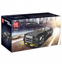 Schwarzes Sportwagen-Bausteinset von Mould King, Verpackung mit Stadtansicht im Hintergrund.