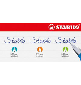 Stabilo-Stiftspitzen in Blau: Handschriftlich Medium, Large und Extra Large aufgetragen.