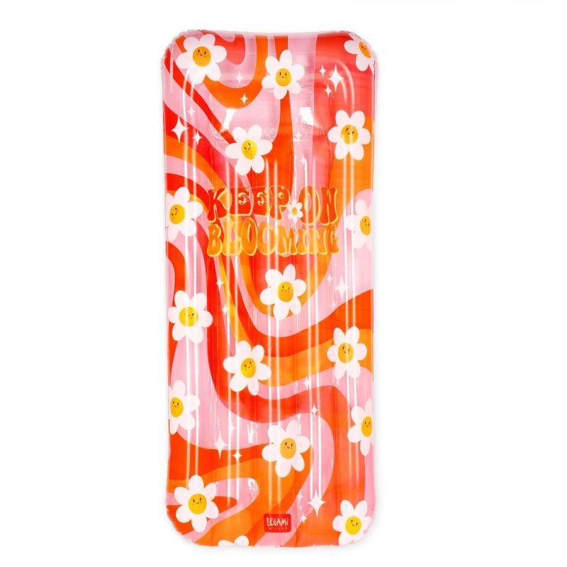 Rechteckige Poolmatte mit orange-rosa-weißen Wirbeln, weißen Blumen und dem Schriftzug Keep On Blooming.