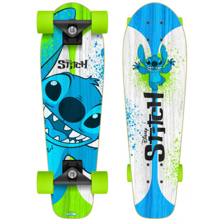 Zwei Skateboards mit leuchtend grünen Rollen und Disneys Stitch auf blau-weißem Design.