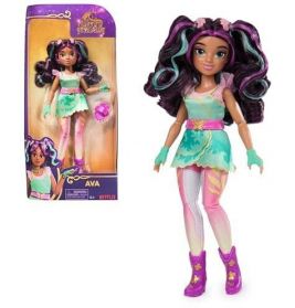 Modepuppe mit langen Locken, farbigem Outfit und Stiefeln steht neben ihrer Verpackung.
