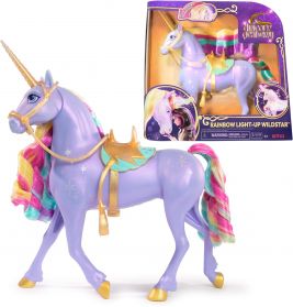 Ein lila Einhornspielzeug mit Regenbogenmähne, goldenem Horn und Sattel steht neben seiner bunten Verpackung.