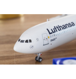 Airbus A330-300 - Lufthansa New Livery, Revell Modellbausatz