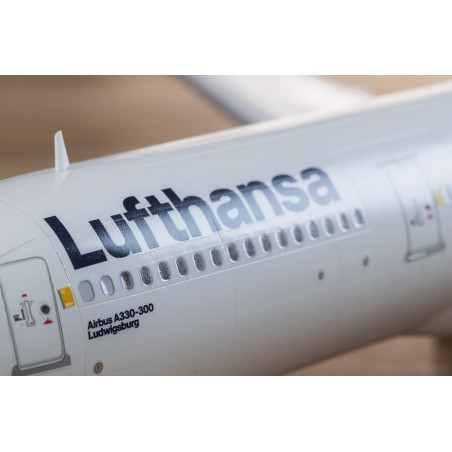 Airbus A330-300 - Lufthansa New Livery, Revell Modellbausatz