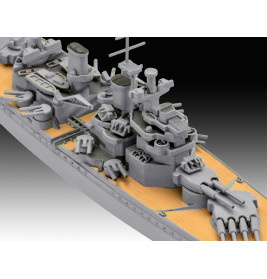 First Diorama Set - Bismarck Battle, Revell Modellbausatz mit Basiszubehör
