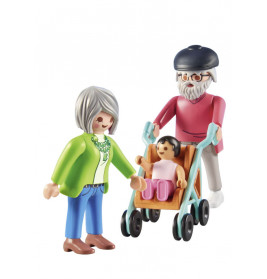 Großeltern mit Baby