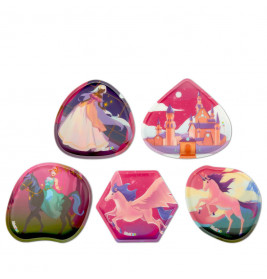 Fünf bunte Sticker mit Prinzessinnen, Schlössern und Einhörnern im fantasievollen Design.