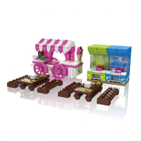Spielbausteine bilden einen rosa Wagen, einen blau-grünen Stand und drei braune Tische mit Bänken.