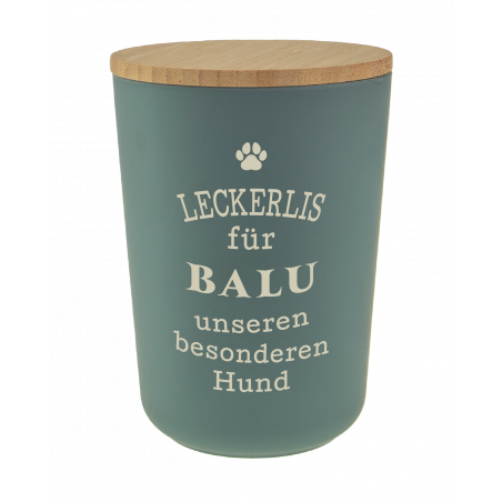 Grüne Vorratsdose mit Holzdeckel und deutscher Beschriftung zur Aufbewahrung von Hundeleckerlis.