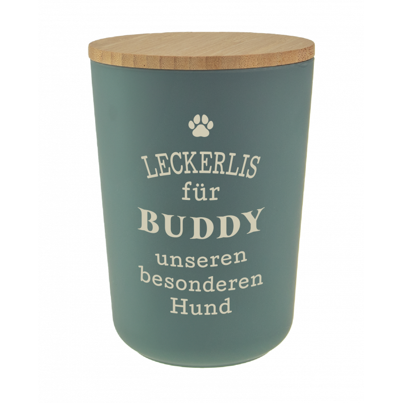 Grünes Leckerli-Glas mit Holzdeckel, deutschem Text für Hundesnacks und großem Buddy-Schriftzug. Grünes Leckerli-Glas mit Holzdeckel, deutschem Text für Hundesnacks und großem Buddy-Schriftzug.