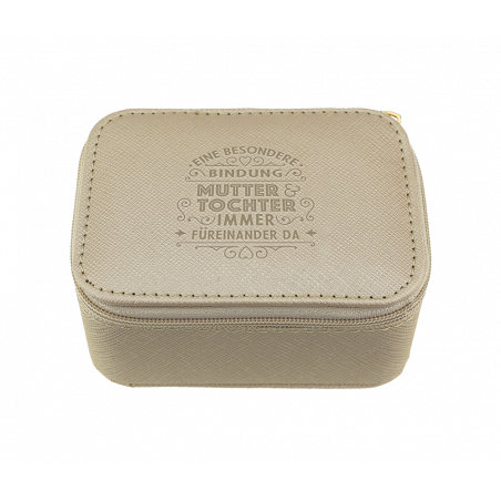 Beige Box mit Reißverschluss, darauf der Text: Eine besondere Bindung Mutter & Tochter - immer füreinander da.