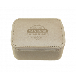 Beige Box mit Reißverschluss, Name Vanessa und Schriftzug Sei mutig - Sei stark - Sei du selbst auf dem Deckel.