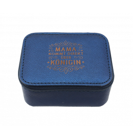 Blaue rechteckige Geschenkbox mit deutschem Text: Mama kommt direkt über Königin auf dem Deckel.
