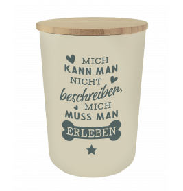 Beiger Behälter mit Holzdeckel, Aufschrift: Mich kann man nicht beschreiben, mich muss man erleben.