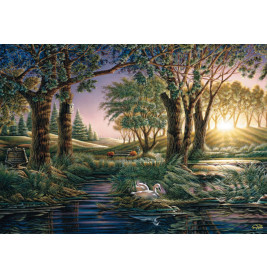 Abendstimmung am Fluss mit Schwänen im Wasser, Bäumen und Vögeln in einer grünen, ruhigen Landschaft.