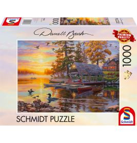 1000 Teile Schmidt Puzzle: Hütte am See mit Booten bei Sonnenuntergang, Motiv von Darrell Bush.
