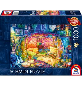 Auf einer Schmidt Puzzlebox (1000 Teile) ist eine bunte, gemütliche Deckenhöhle mit Kissen und Lichtern abgebildet.