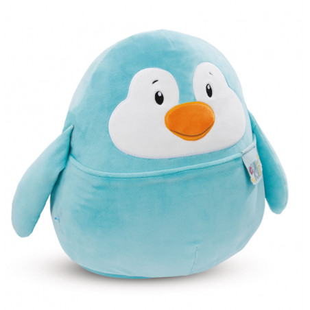 Runder, blauer Plüschpinguin mit orangefarbenem Schnabel und weißem Gesicht auf weißem Hintergrund.