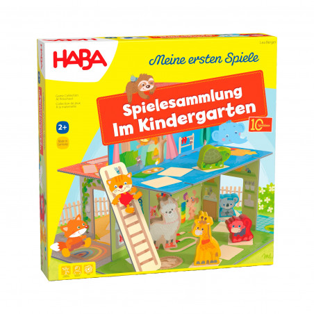 Box der Spielesammlung im Kindergarten von HABA mit Tierfiguren in einem Spielzimmer.