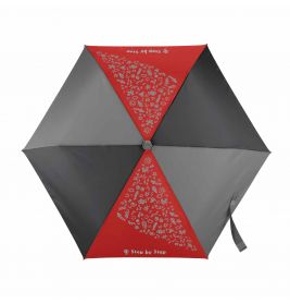 Hexagonaler Regenschirm mit abwechselnd roten und grauen Segmenten, weißen Kritzeleien und Step by Step-Schriftzug.