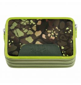 Camouflage-Mäppchen in Grün-Braun mit Reißverschluss, transparenter Front und Step by Step-Aufdruck auf der Tasche.