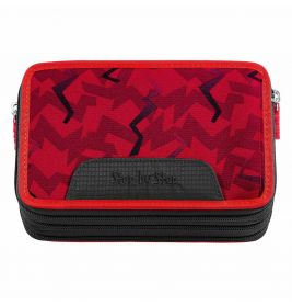 Rot-schwarzes Etui mit geometrischem Zickzack-Muster und Step by Step-Logo auf der Vorderseite.